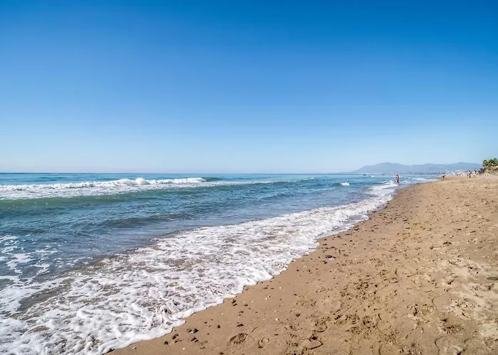Awesome Apartment In Marbella With House Sea View